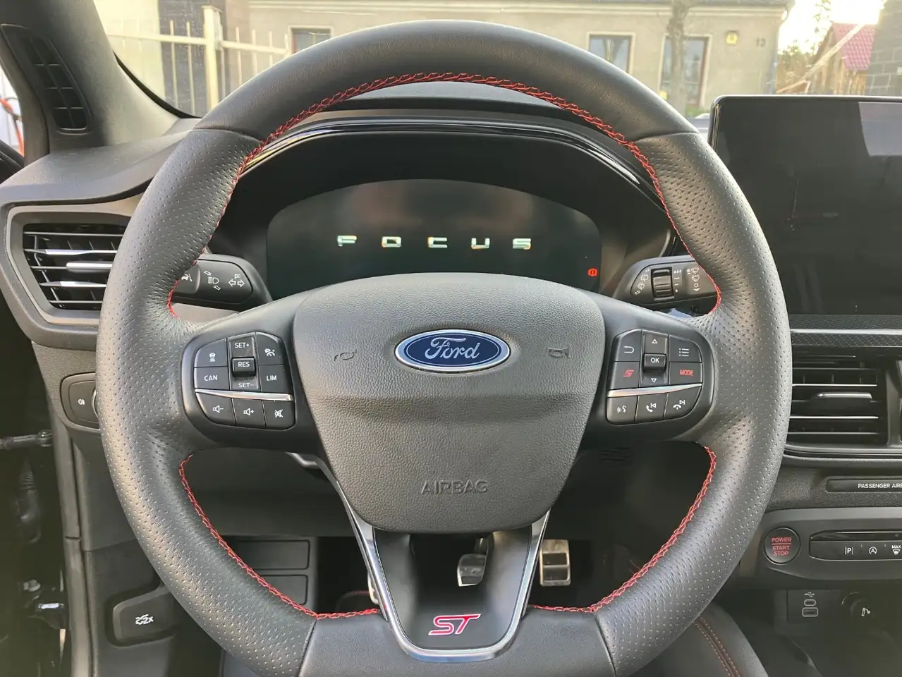 Ford Focus 2.3 EcoBoost ST X Performance Panorama HUD LED — معرض صور السيارة 16