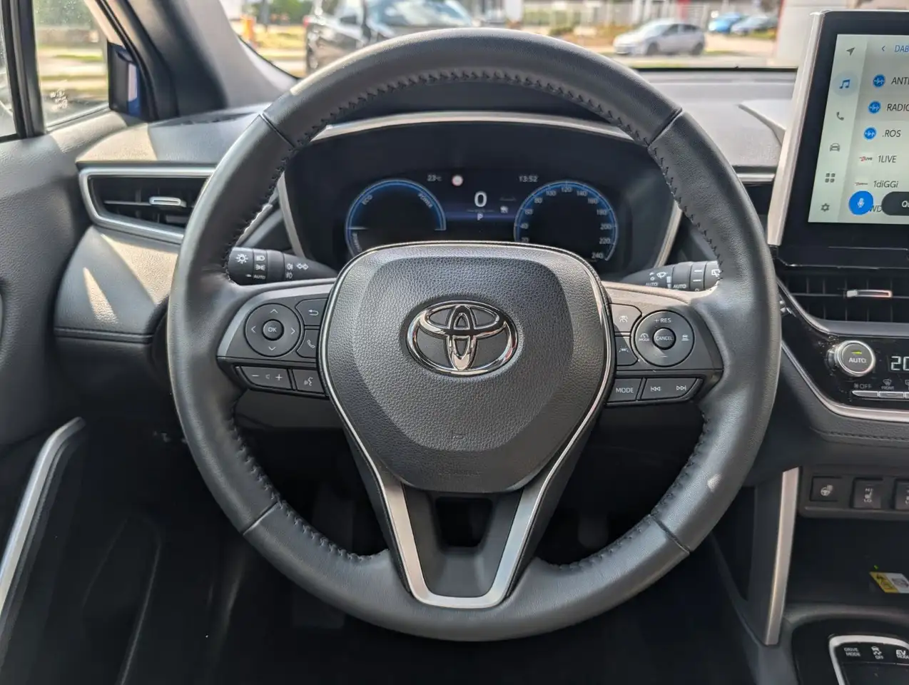 Toyota Corolla Cross 2.0-l-VVT-i Hybrid Style-Comfort — Galería del vehículo 18