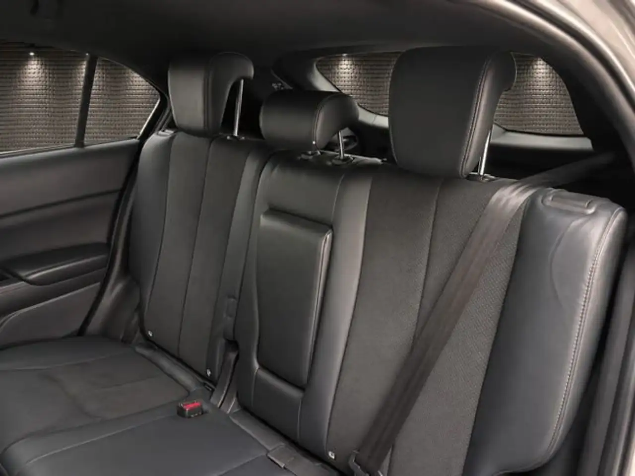 Mitsubishi Eclipse Cross PHEV Kaiteki 4WD — Vehicle gallery 14
