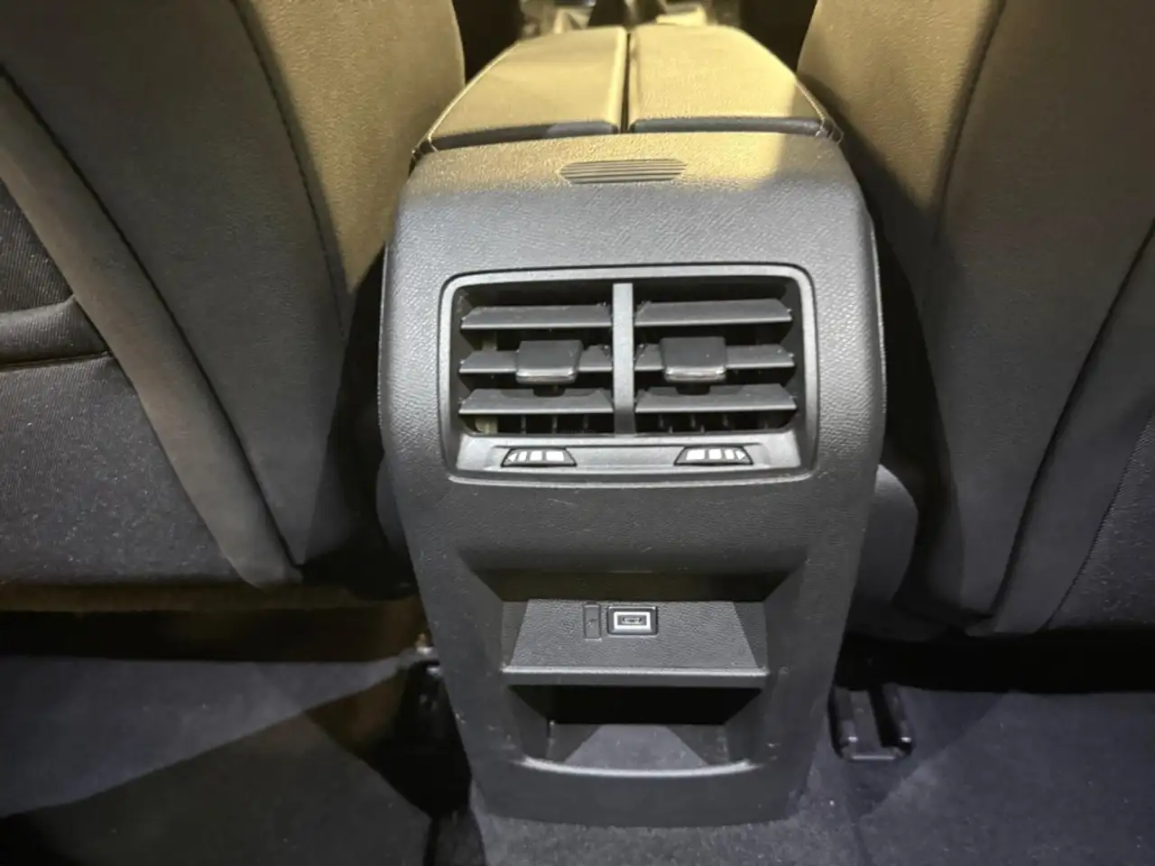 Opel Astra 1.2T XHT 130 GS GPS LL17 RADAR AV AR+CAM — Vehicle gallery 25