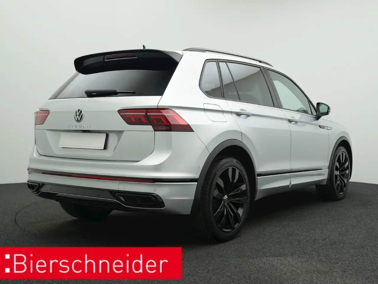 Volkswagen Tiguan 1.5 TSI DSG R-Line BLACK-STYLE IQ-LIGHT H&K ALU 20 — Vehicle gallery 5