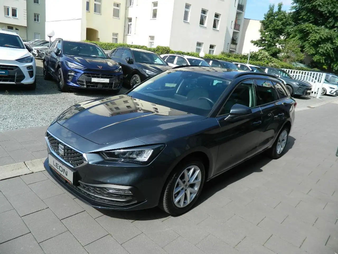 SEAT Leon Style Edition 1.5 eTSI DSG Sitzheiz/PDCv+h/Kamera/Wireless CarPlay/Android Auto — Galerie du véhicule 3