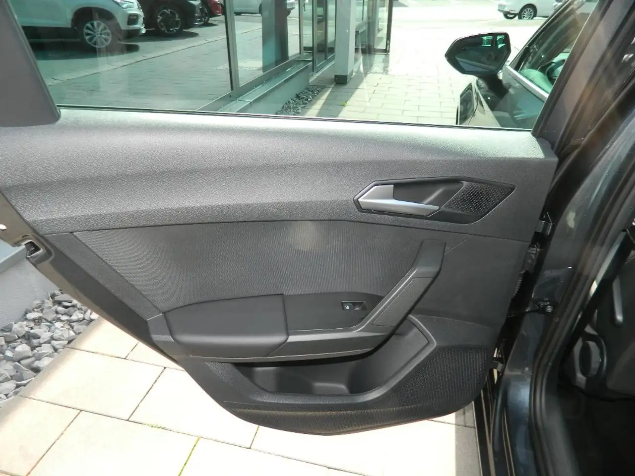 SEAT Leon Style Edition 1.5 eTSI DSG Sitzheiz/PDCv+h/Kamera/Wireless CarPlay/Android Auto — Galerie du véhicule 12