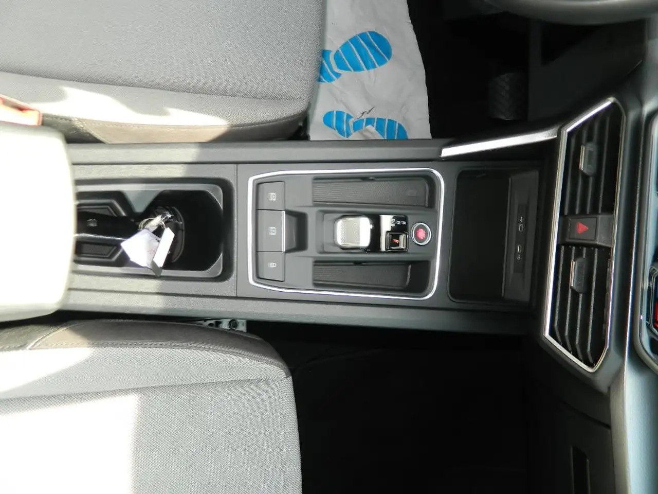 SEAT Leon Style Edition 1.5 eTSI DSG Sitzheiz/PDCv+h/Kamera/Wireless CarPlay/Android Auto — Galerie du véhicule 19