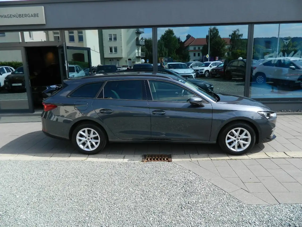 SEAT Leon Style Edition 1.5 eTSI DSG Sitzheiz/PDCv+h/Kamera/Wireless CarPlay/Android Auto — Galerie du véhicule 5