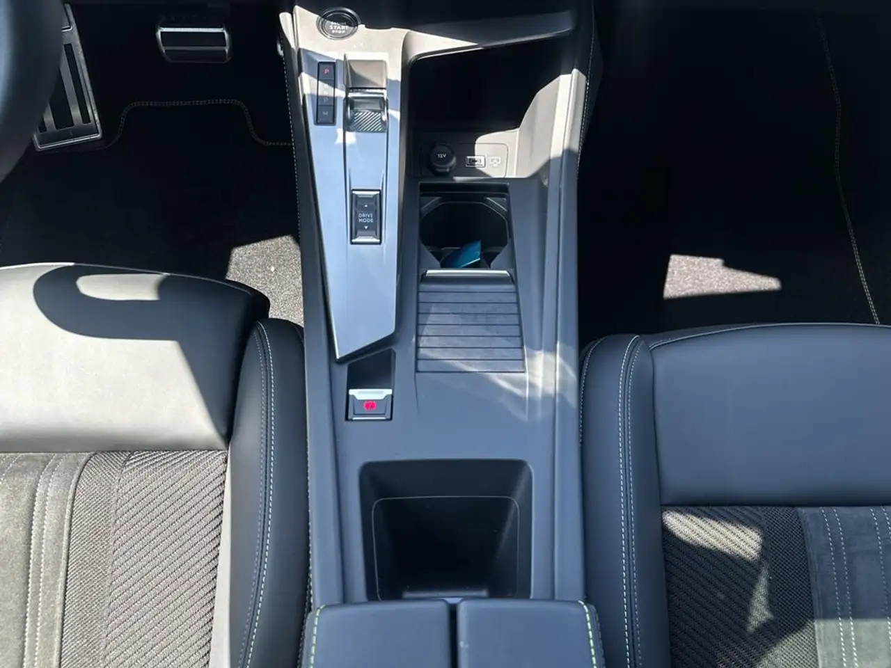 Peugeot 408 (P6) PureTech 130 GT — Galerie du véhicule 16