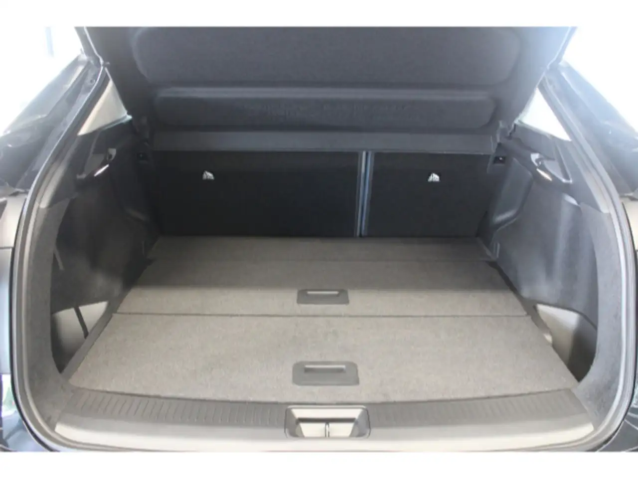 Nissan Ariya e-4ORCE 87 kWh Evolve+ Pack 20 Zoll — Vehicle gallery 15