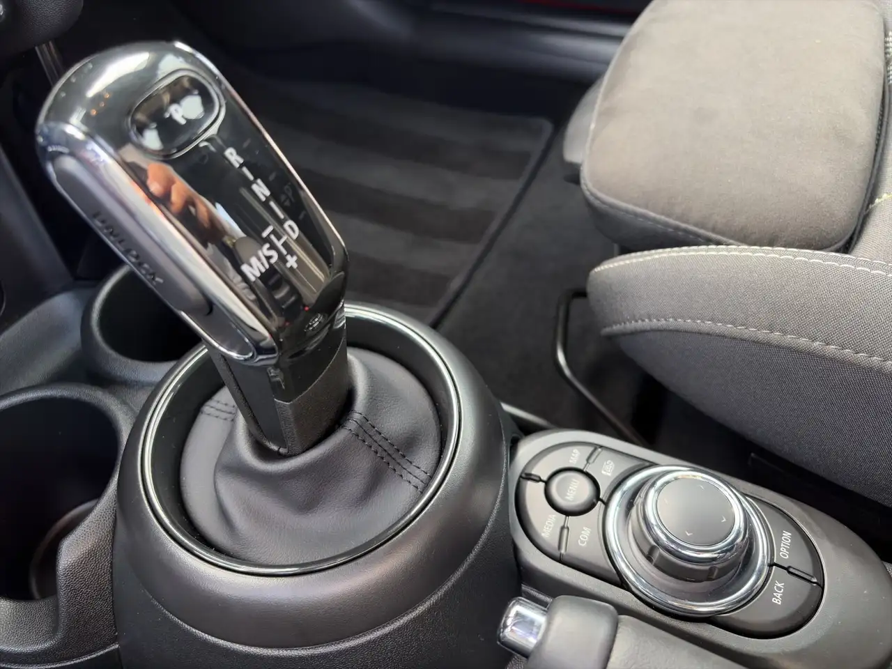 MINI Cooper JCW Trim Autom. Carplay DrivAss SHZ PDC — معرض صور السيارة 19