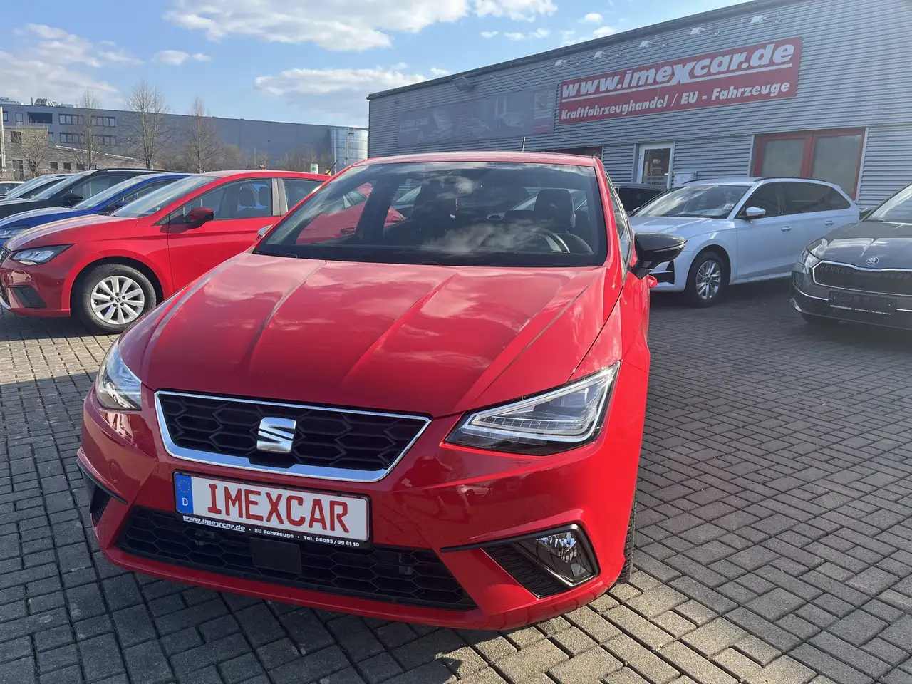 SEAT Ibiza 1,0 TSI FR + Navigation + Voll LED + Alufelgen 17 — Galería del vehículo 16
