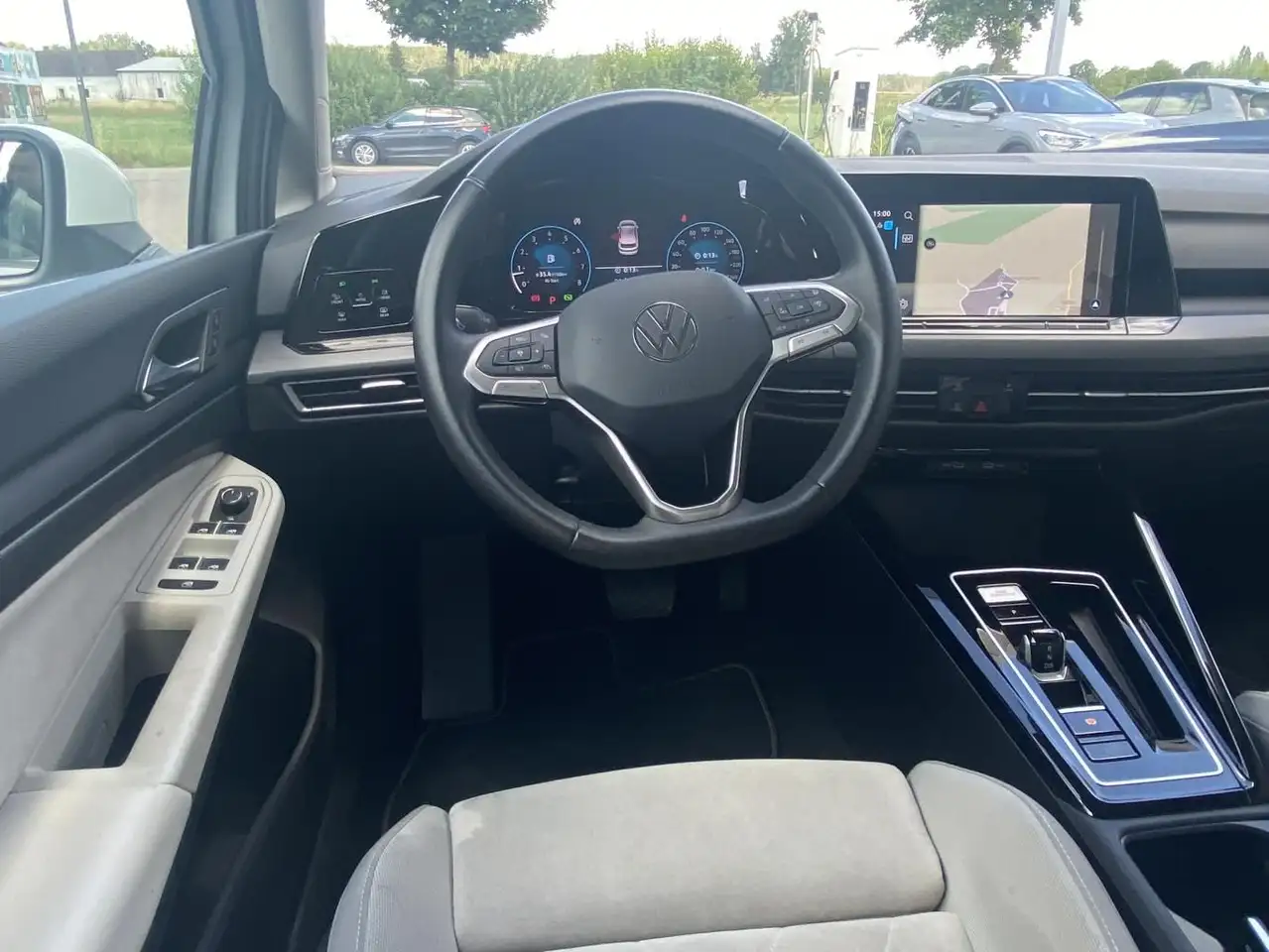 Volkswagen Golf 1.5 eTSI DSG STYLE APP-CONNECT+18"+ACTIVE-I — Galería del vehículo 8