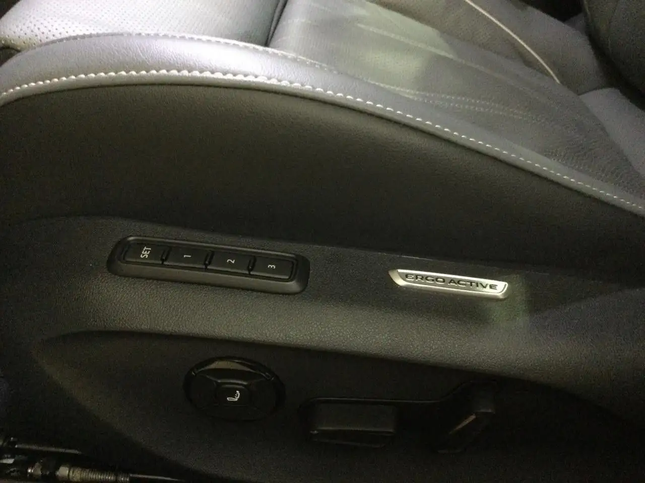 Volkswagen Passat Variant 1.5 eTSI DSG Elegance LED ACC NAVI — معرض صور السيارة 8