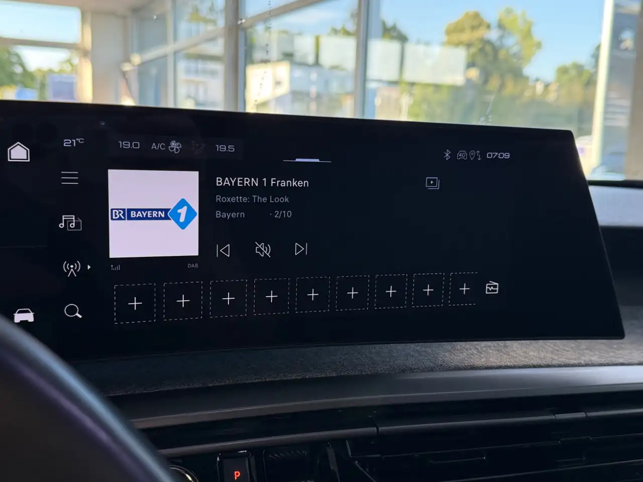 Peugeot 3008 1.2 136 Rückfahrkamera*Navi*Sitzheizung — Galería del vehículo 19