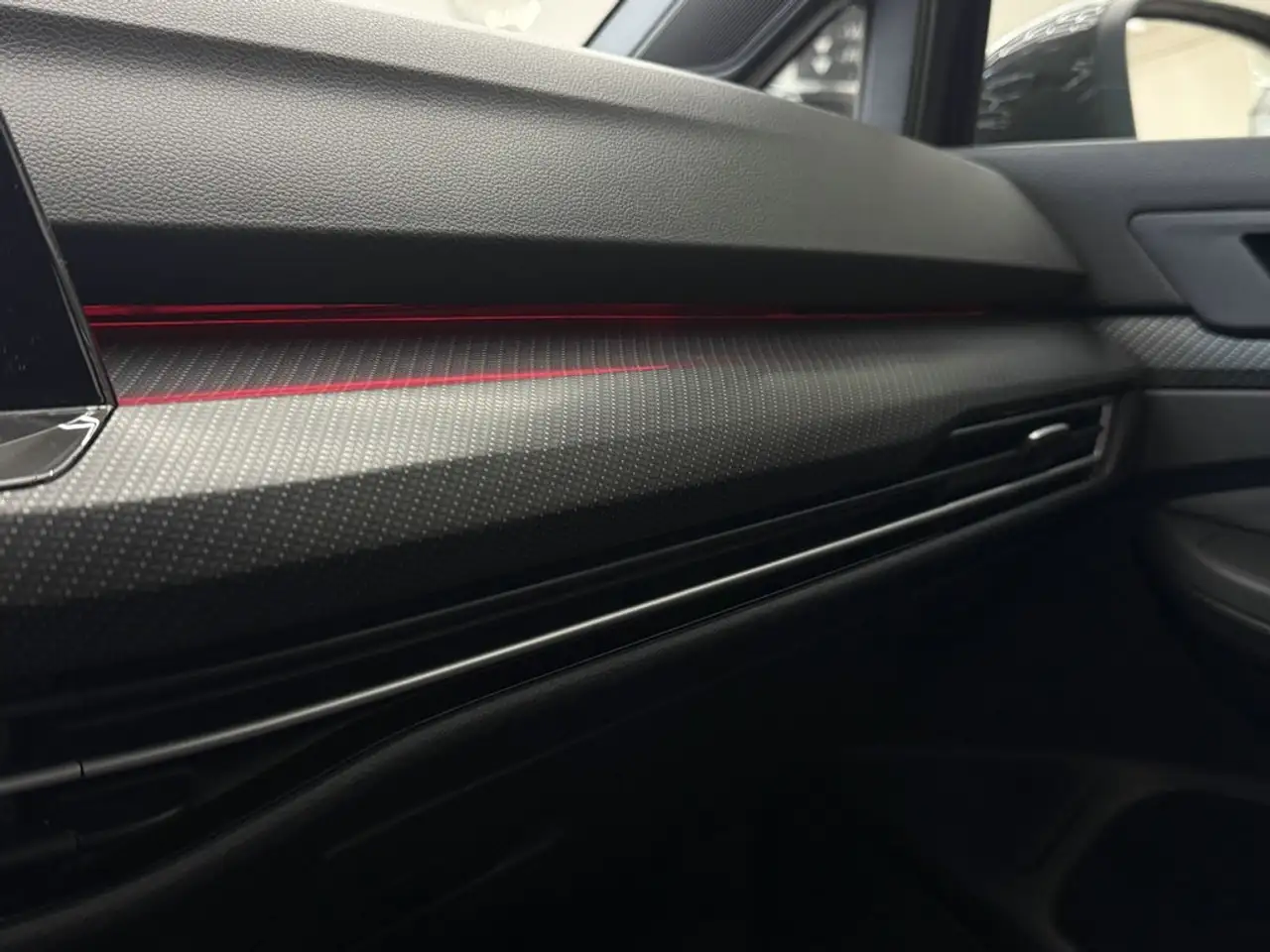 Volkswagen Golf VIII 1.5 eTSI R-Line, 1.Hd, LED, DSG, DAB — معرض صور السيارة 14