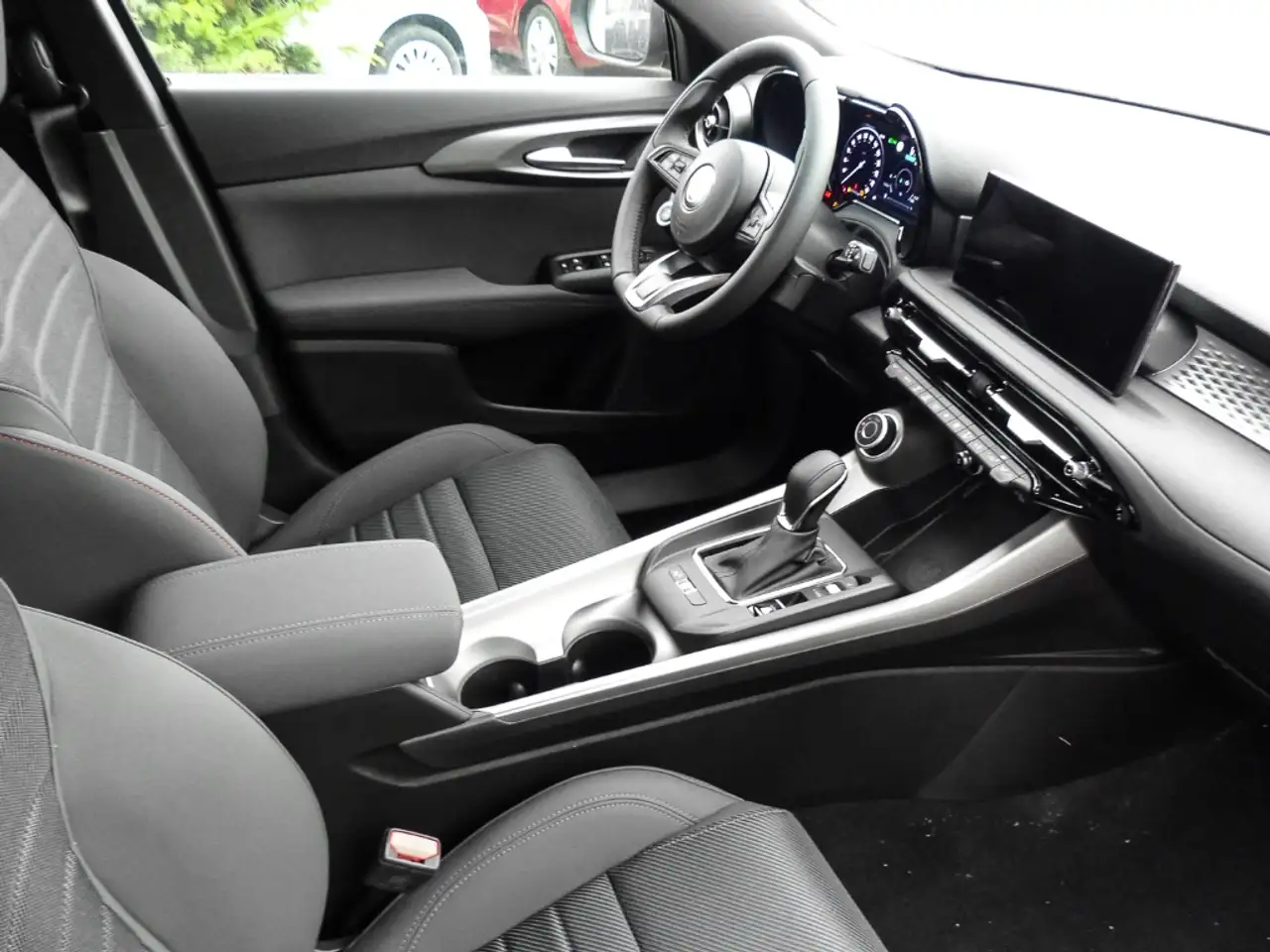 Alfa Romeo Tonale Mild Hybrid SPRINT WINTERPAKET-LED-PDC Digitales C — Galería del vehículo 4