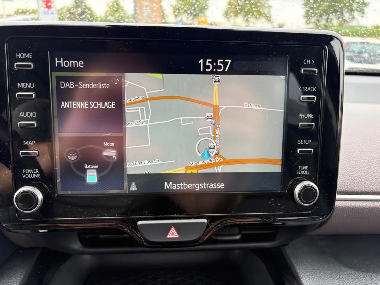 Toyota Yaris Cross Elegant **WENIG KILOMETER** — Vehicle gallery 9