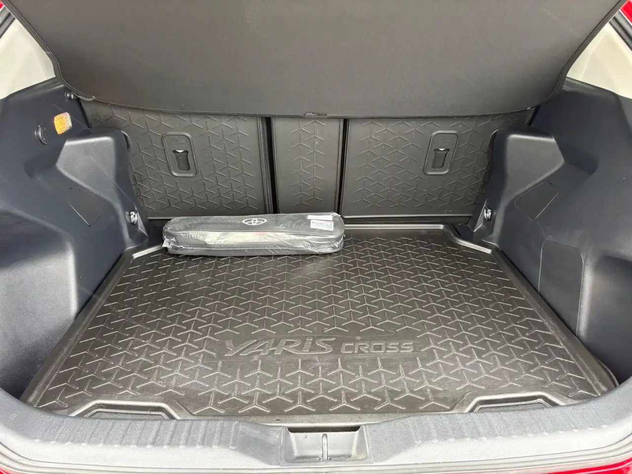 Toyota Yaris Cross Elegant **WENIG KILOMETER** — Vehicle gallery 3