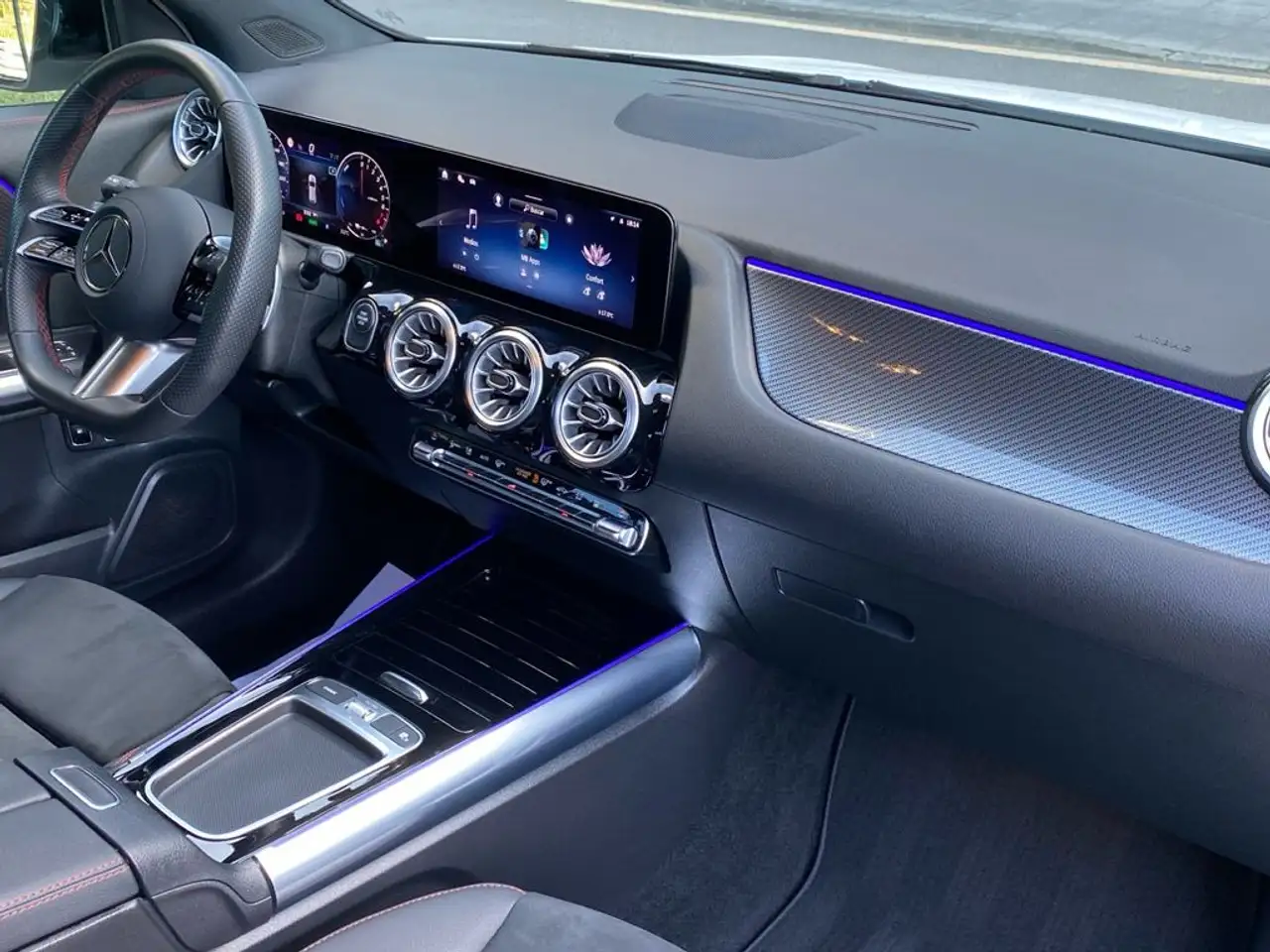Mercedes-Benz GLA 250 e AMG Line — Galería del vehículo 10
