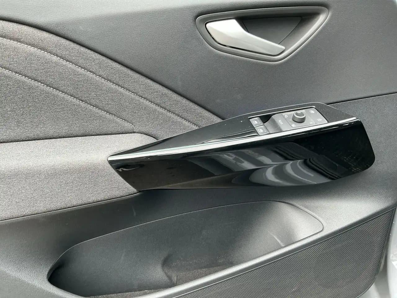 Volkswagen ID.3 150 KW PRO LED+GRA+PDC+FRONT-ASSIST+ACC — Galería del vehículo 15