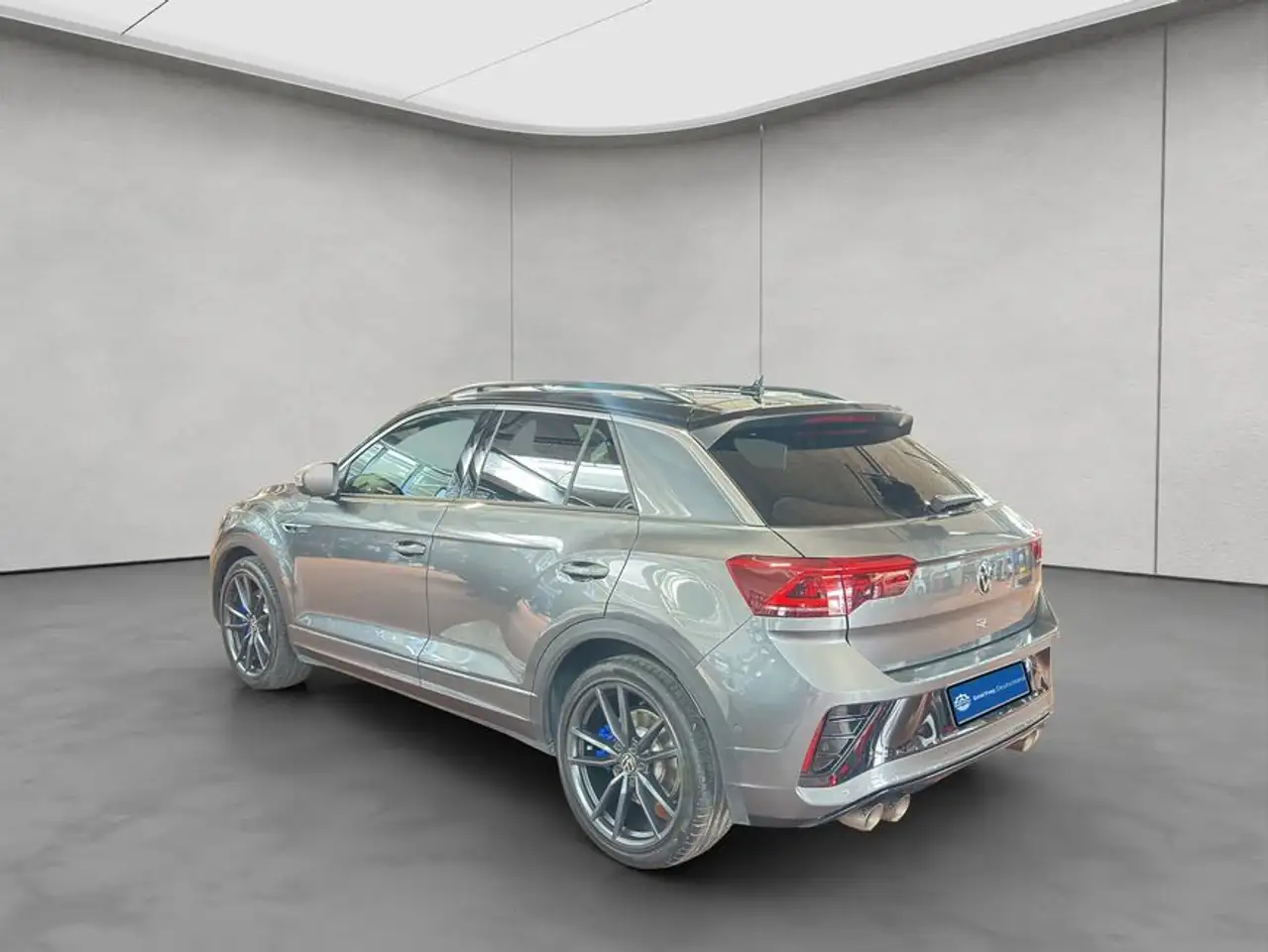 Volkswagen T-Roc 2.0 TSI 4MOTION DSG R Performance Pano — Vehicle gallery 3