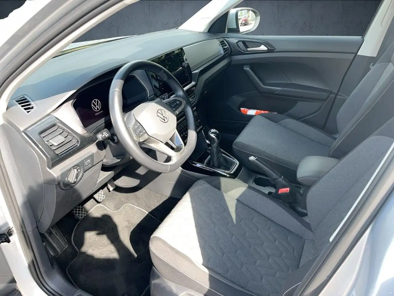 Volkswagen T-Cross 1.0 TSI Life LED App-Connect ACC — معرض صور السيارة 10
