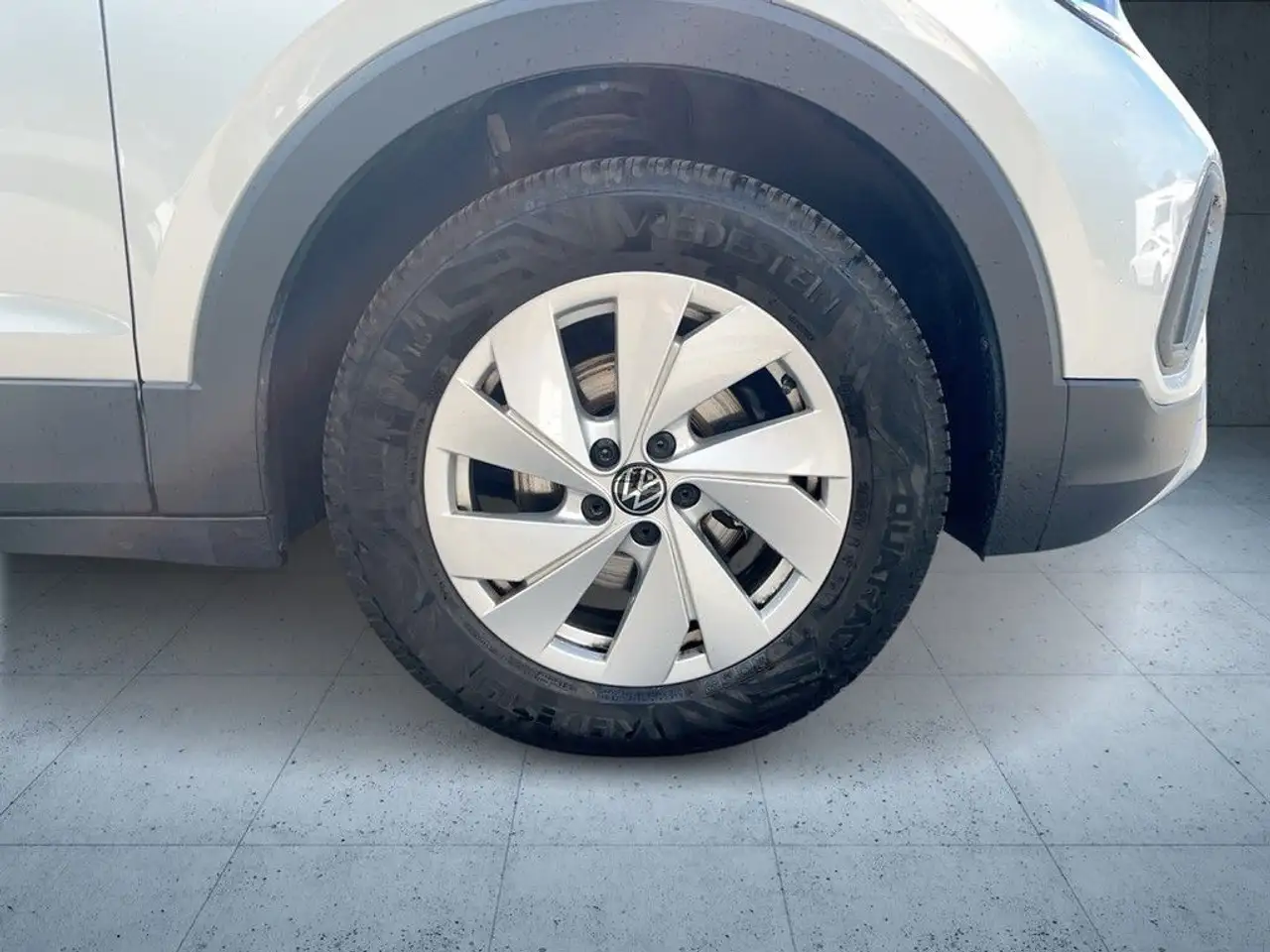 Volkswagen T-Cross 1.0 TSI Life LED App-Connect ACC — معرض صور السيارة 8