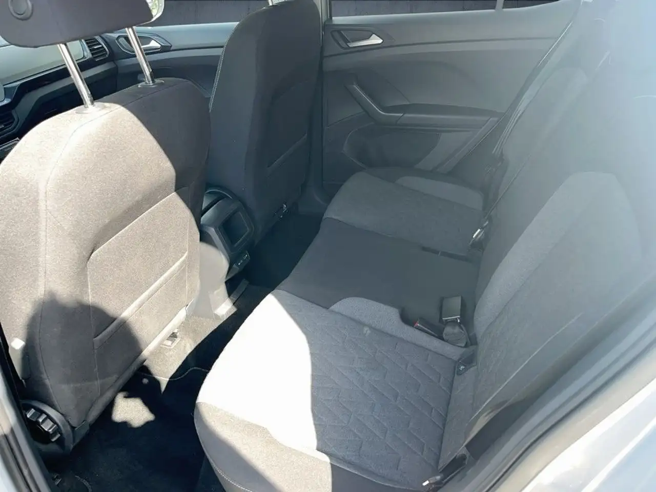 Volkswagen T-Cross 1.0 TSI Life LED App-Connect ACC — معرض صور السيارة 13