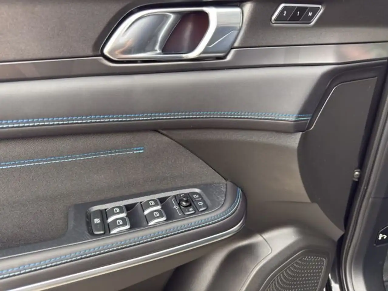 Lynk & Co 01 1.5T PHEV — Vehicle gallery 19