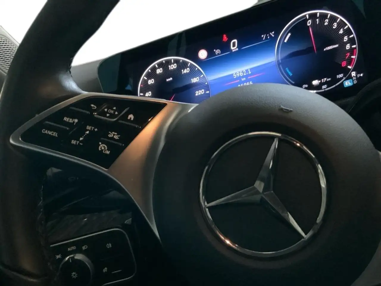 Mercedes-Benz A 250 e con tecnologí híbrida EQ — معرض صور السيارة 24