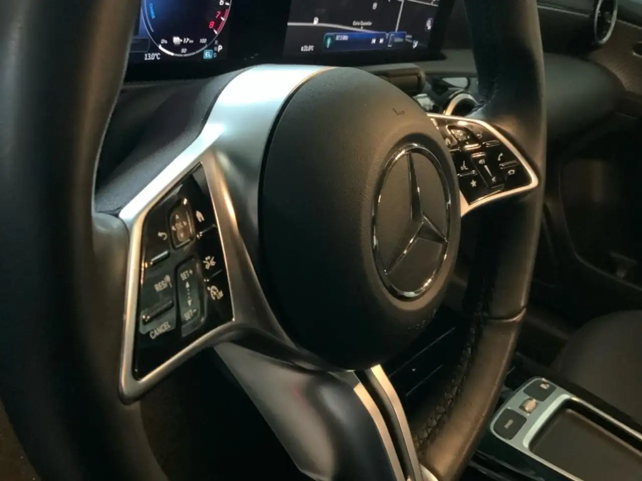 Mercedes-Benz A 250 e con tecnologí híbrida EQ — معرض صور السيارة 18