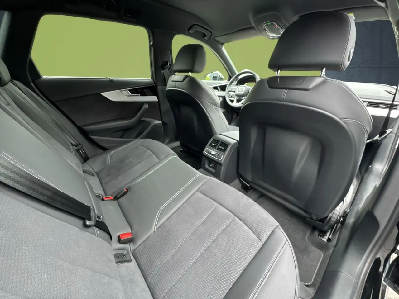 Audi A4 S line 40 TFSI S tr LED/Nav/ACC/Busines — Vehicle gallery 18