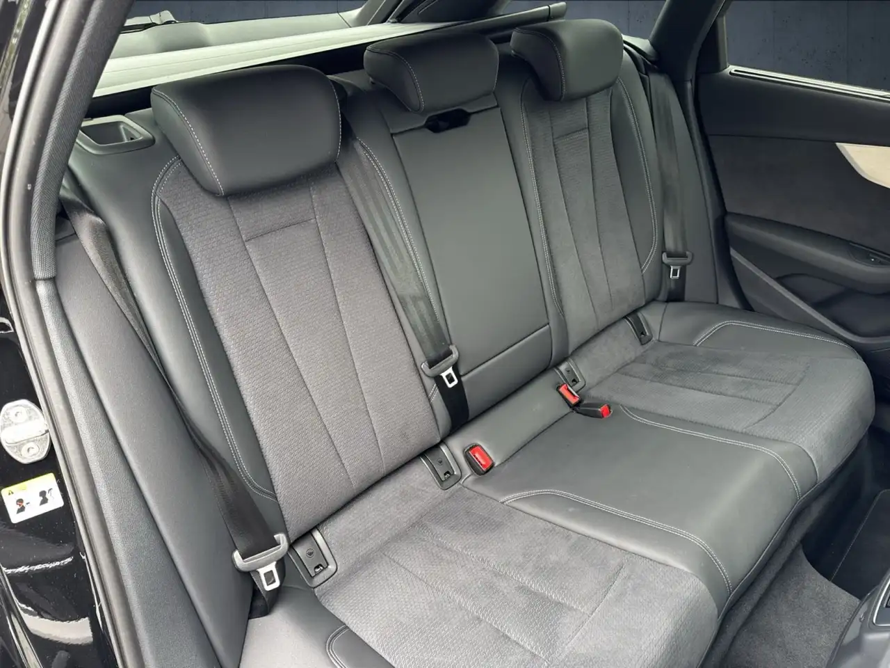 Audi A4 S line 40 TFSI S tr LED/Nav/ACC/Busines — Vehicle gallery 17