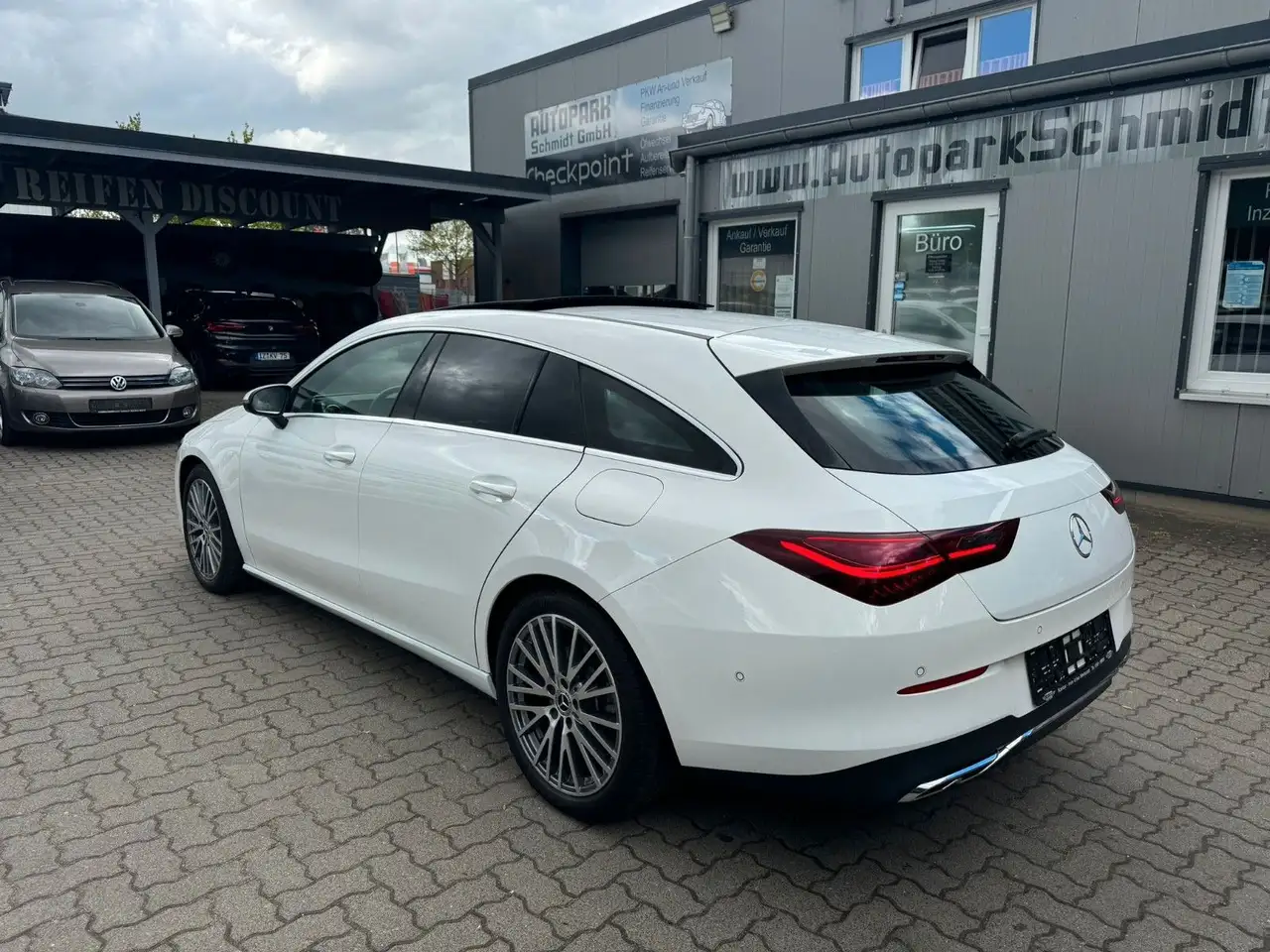 Mercedes-Benz CLA 180 AUTOM°PANO°LED°T-LEDER! — Vehicle gallery 7