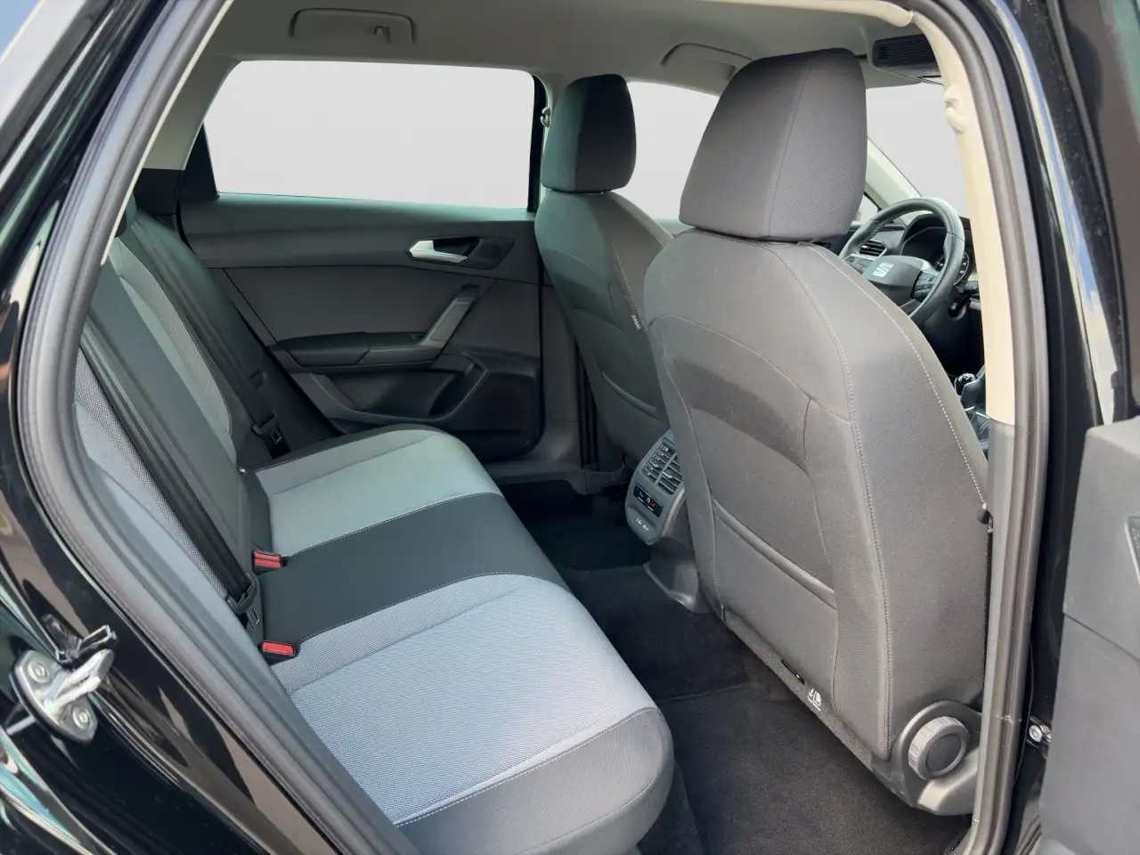 SEAT Leon ST Style TSI FullLink Climatronic SHZ DAB+ — Galerie du véhicule 15