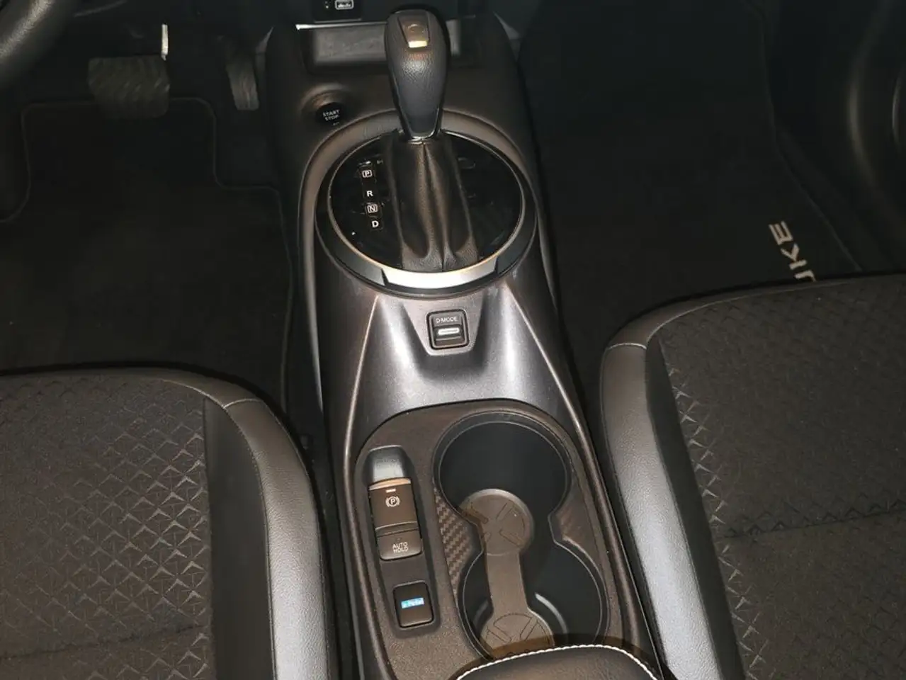 Nissan Juke 1.6 Hybrid 4AMT N-Connecta — Vehicle gallery 17