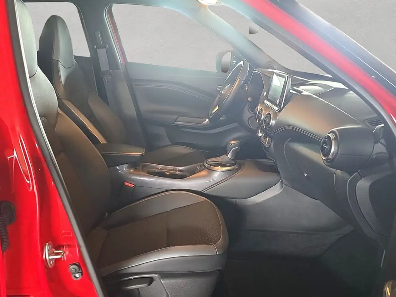 Nissan Juke 1.6 Hybrid 4AMT N-Connecta — Vehicle gallery 15