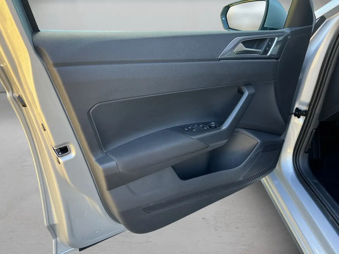 Volkswagen Polo VI 1.0 TSI Style *Navi*APP*Climatronic* — Galerie du véhicule 6
