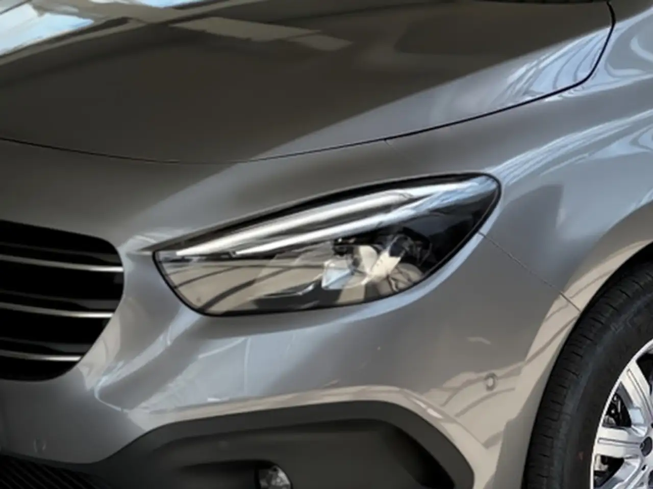 Mercedes-Benz T-Klasse T 180 Progressive Lang 7 Sitze-AHK — معرض صور السيارة 2