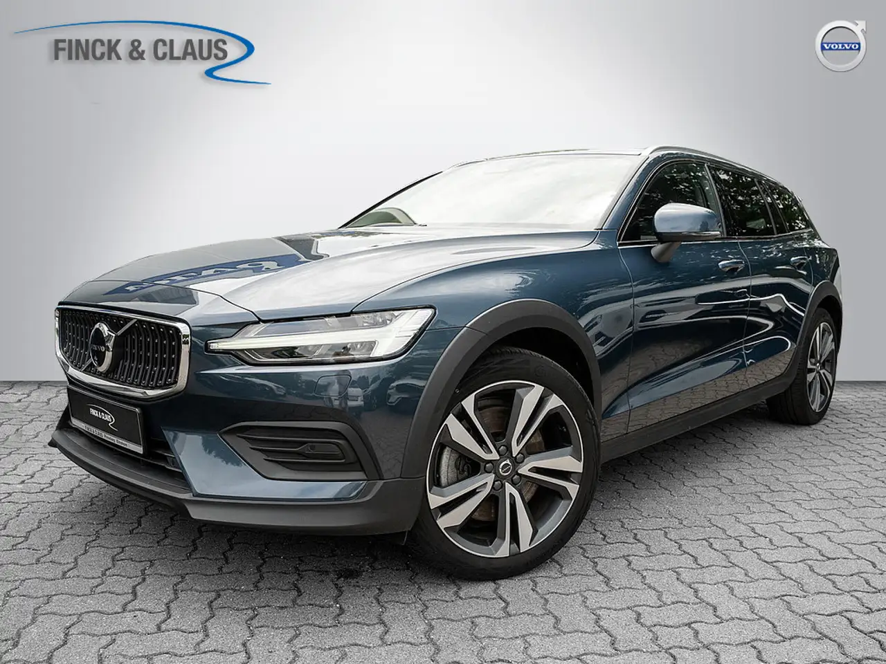 Volvo V60 Cross Country B5 AWD Ultimate 360° PANO — Pinneberg