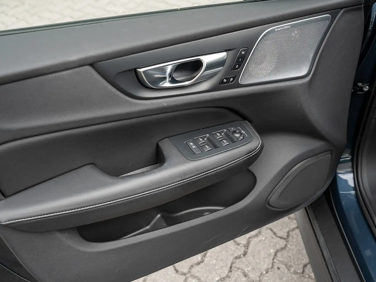 Volvo V60 Cross Country B5 AWD Ultimate 360° PANO — معرض صور السيارة 25