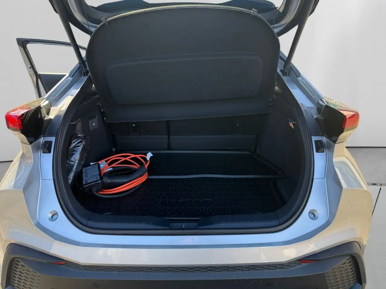 Toyota C-HR 2.0 Plug-in-Hybrid Team Deutschland — Galería del vehículo 15