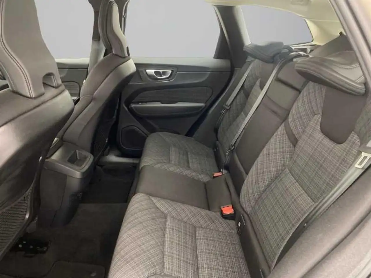 Volvo XC60 2.0 B4 D Core Auto — Vehicle gallery 10