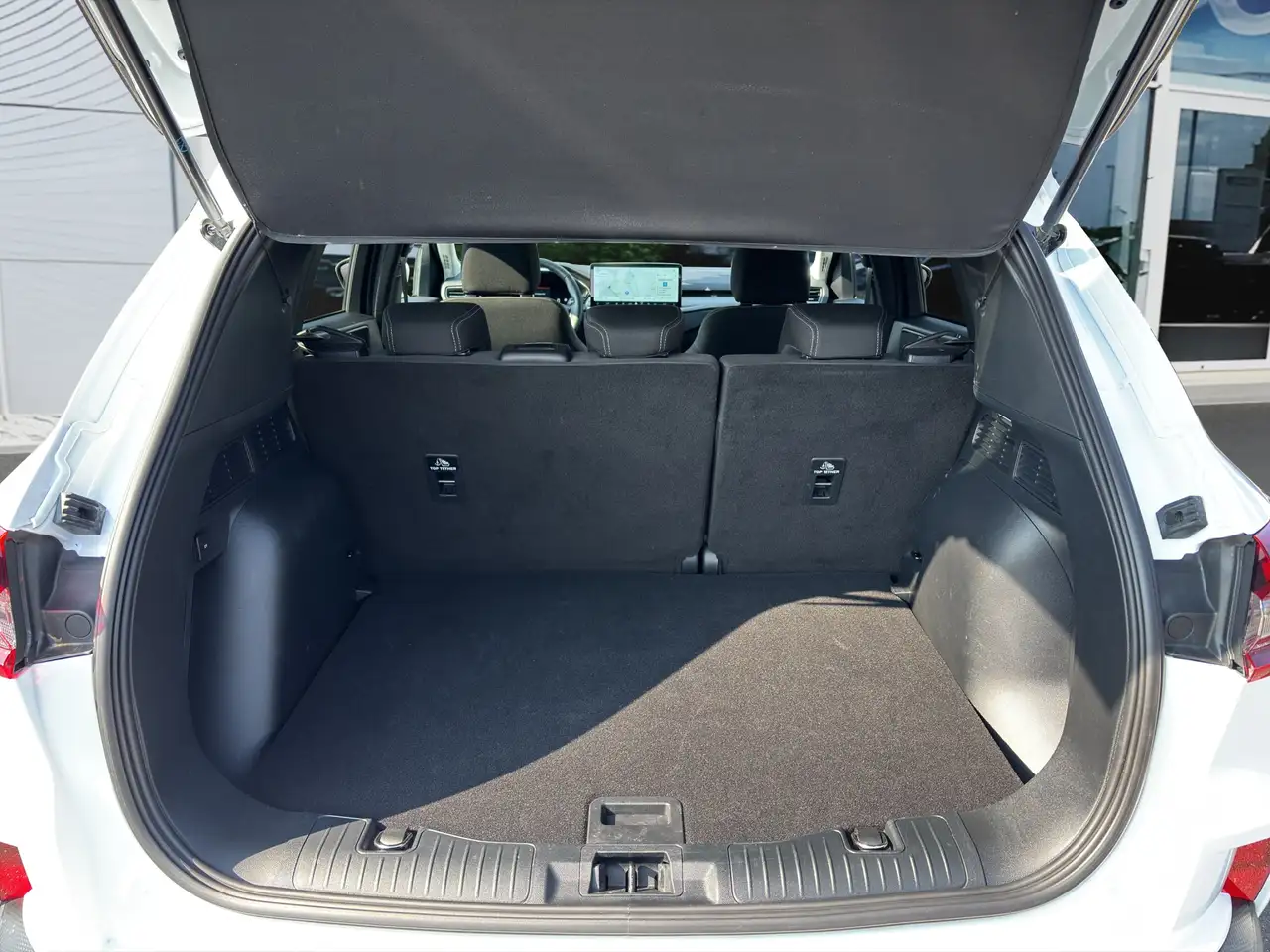 Ford Kuga Hybrid Titanium PHEV — Vehicle gallery 19