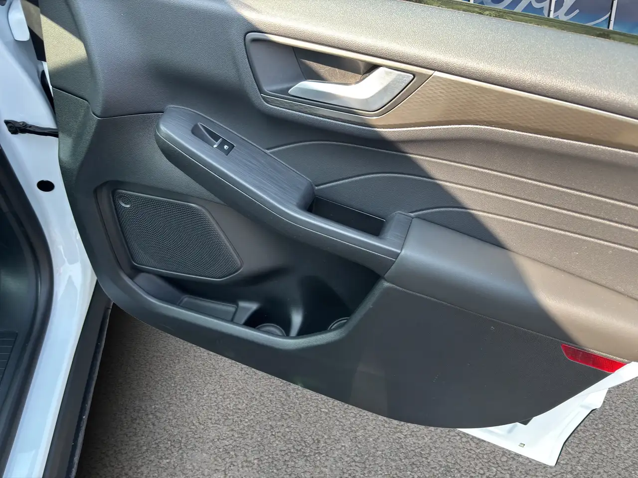 Ford Kuga Hybrid Titanium PHEV — Vehicle gallery 22