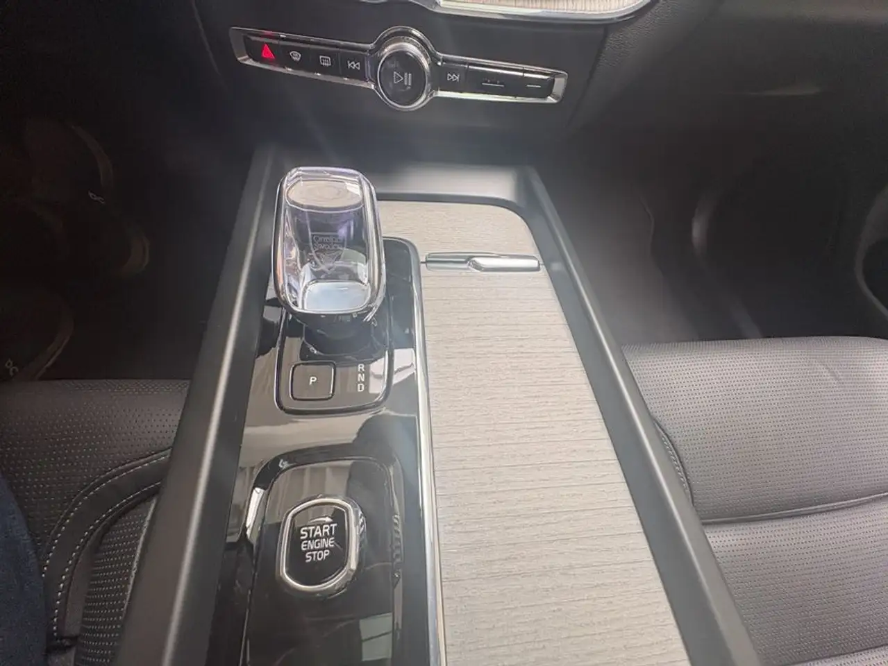 Volvo XC60 XC60 B5 B AWD Plus Dark / Business-Paket / Panor — Vehicle gallery 17