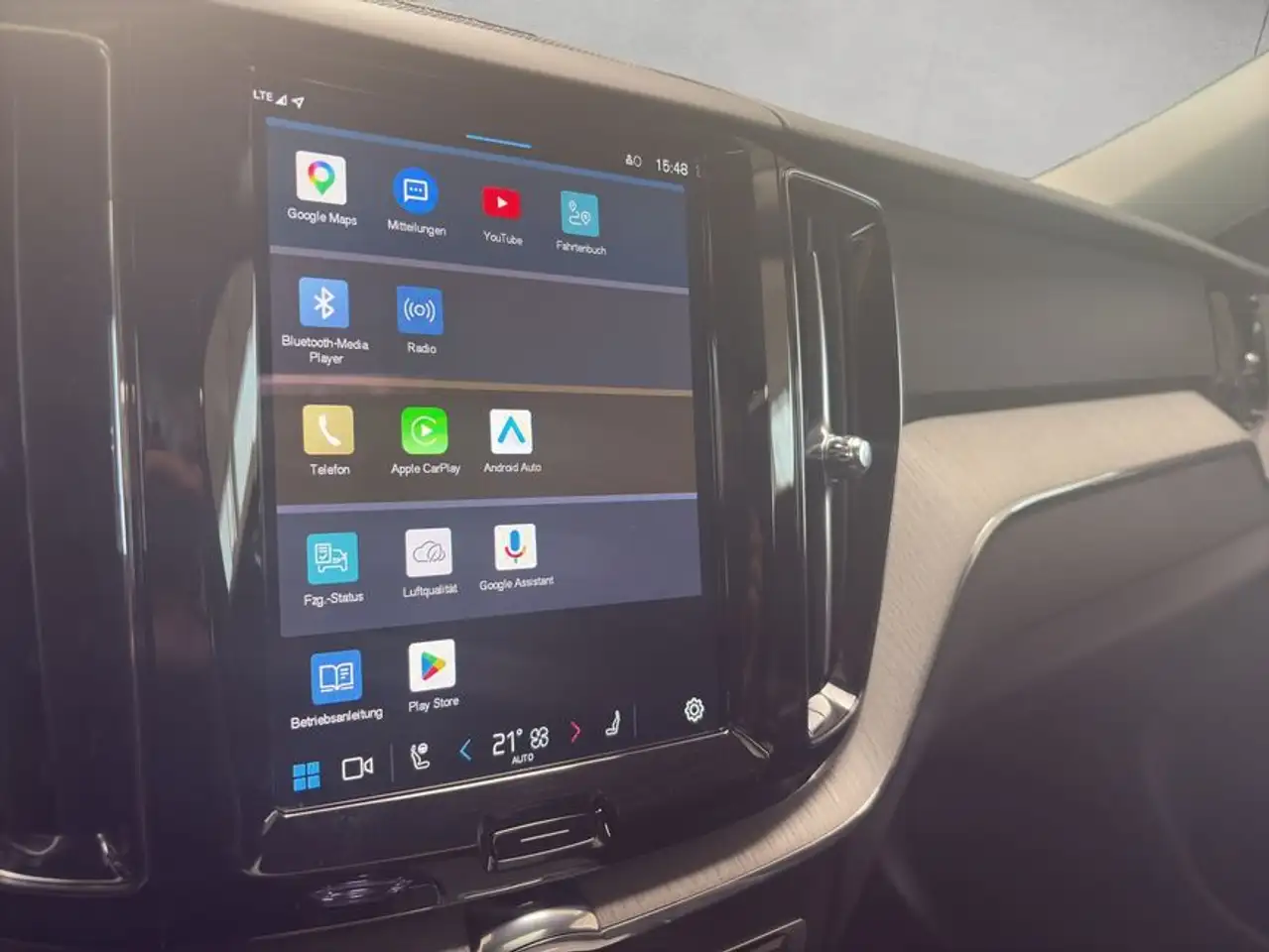 Volvo XC60 XC60 B5 B AWD Plus Dark / Business-Paket / Panor — Vehicle gallery 15