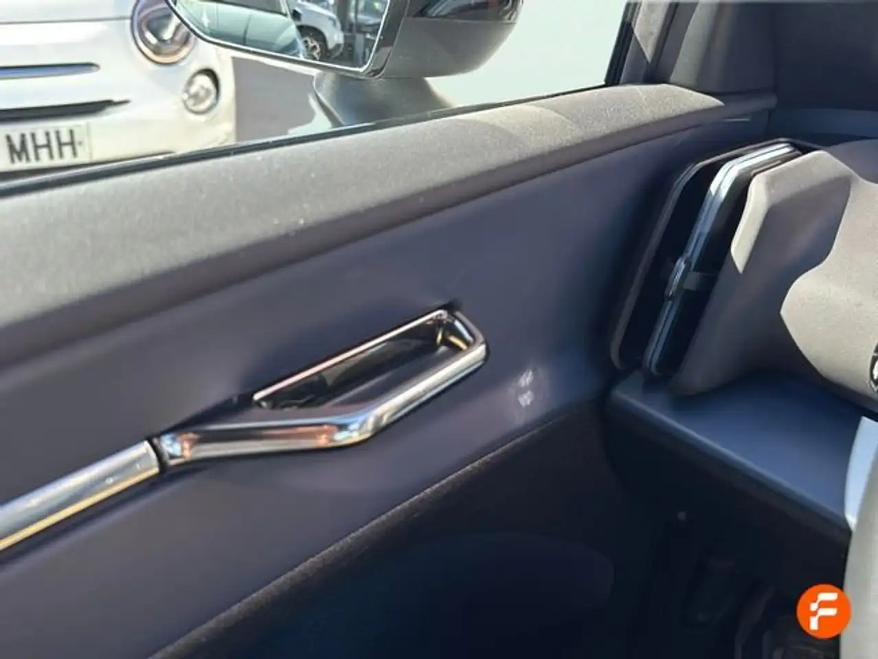 Volvo EX30 Single Extended Range Plus RWD — معرض صور السيارة 19