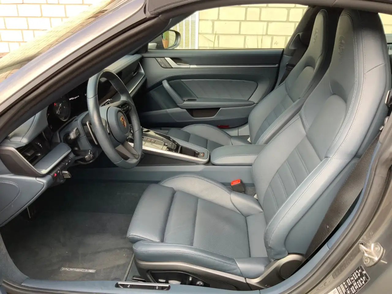 Porsche 992 911 Targa 4 SportDesign/Chrono/LederBlau/Inno — Galerie du véhicule 13