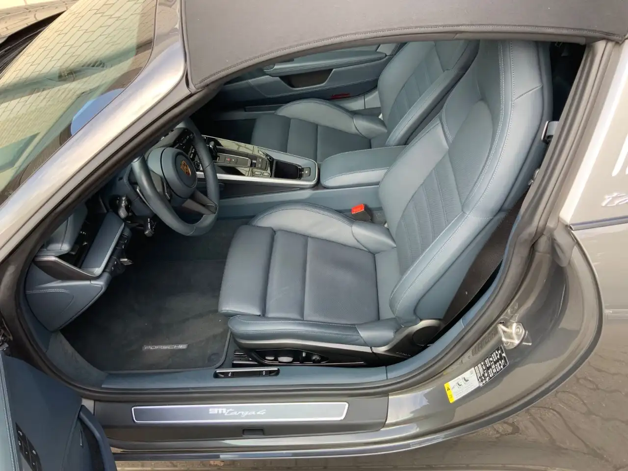 Porsche 992 911 Targa 4 SportDesign/Chrono/LederBlau/Inno — Galerie du véhicule 12