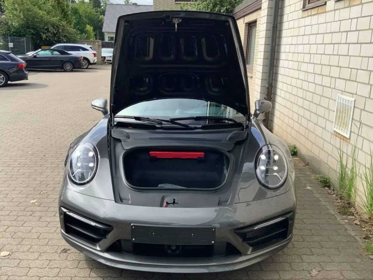 Porsche 992 911 Targa 4 SportDesign/Chrono/LederBlau/Inno — Galerie du véhicule 8