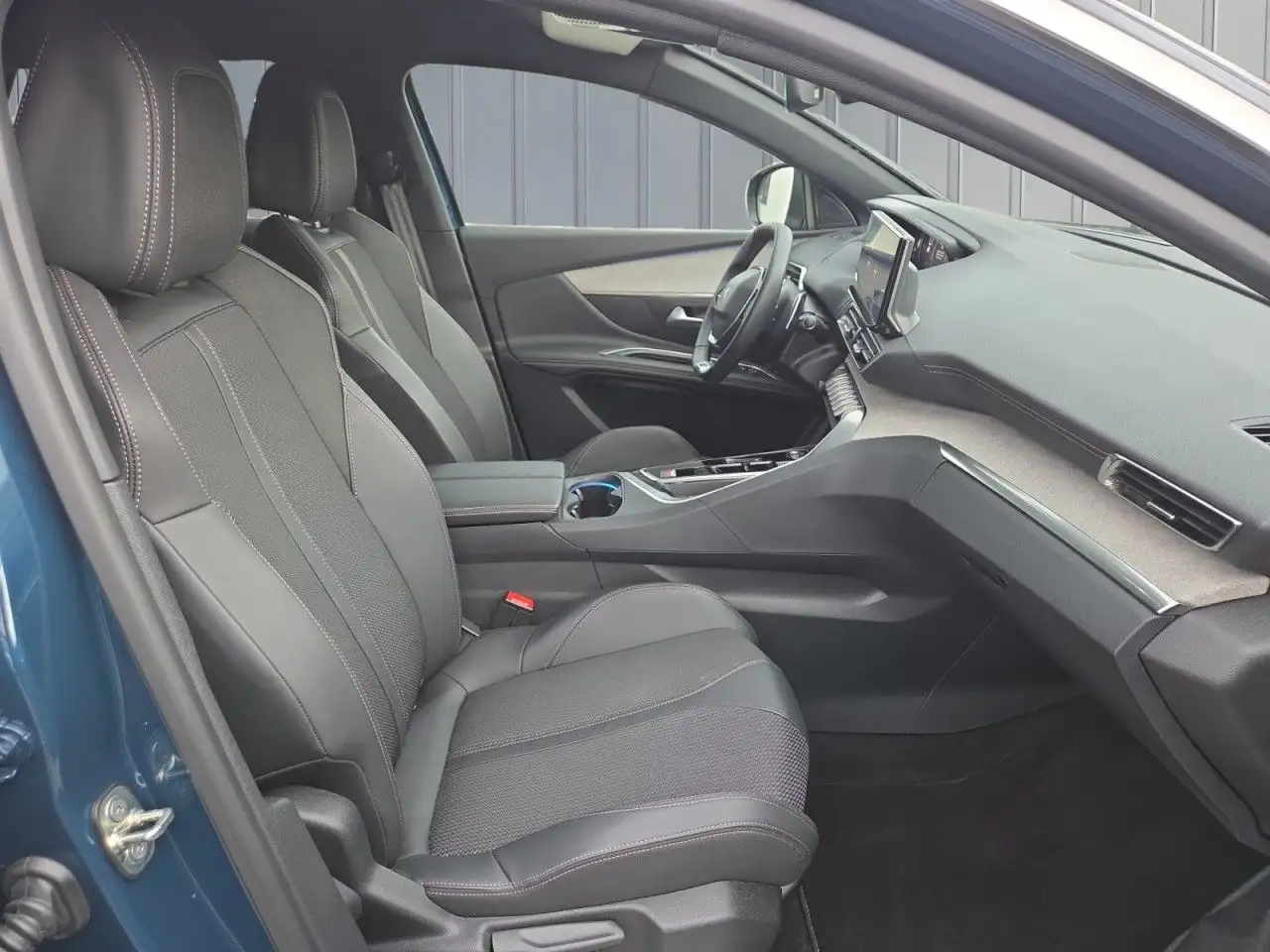 Peugeot 3008 GT 136 Hybrid Aut+Klima+Einparkhilfe+Sitzhz — معرض صور السيارة 11